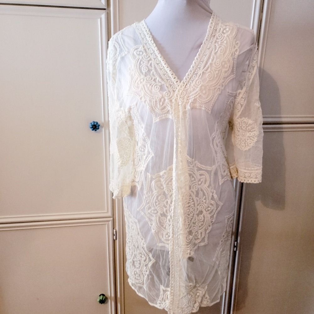 True Craft Off-White Lace Kimono